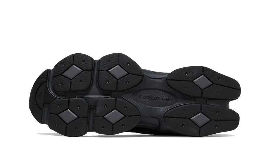 New Balance 9060
Triple Black